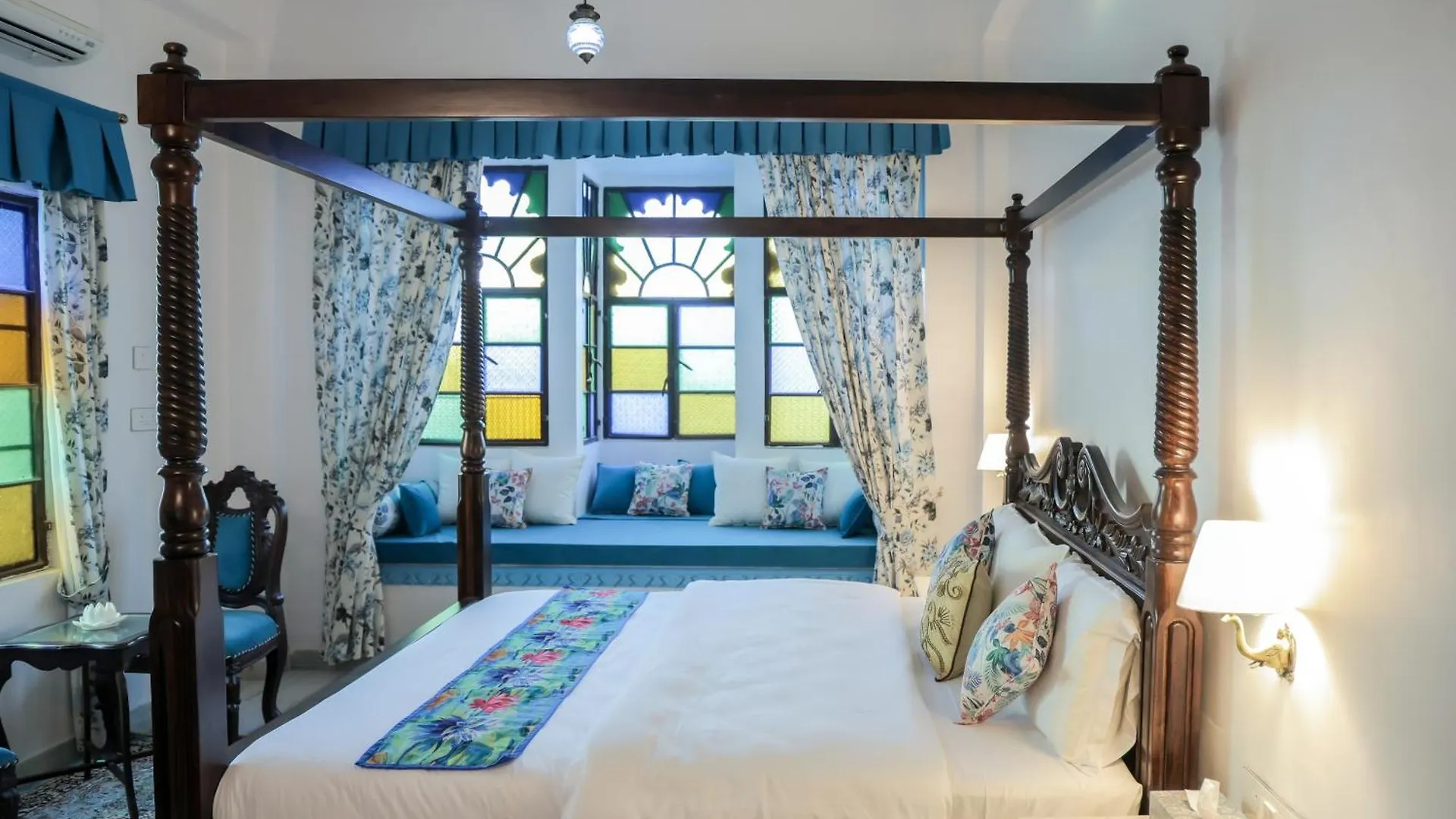 Πανσιόν Roop Mahal Homestay Ουνταϊπούρ
